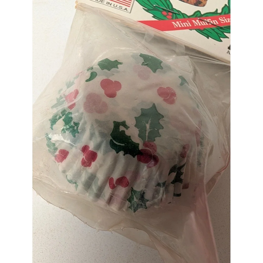 Vintage Acme Holiday Baking Cups Mini Muffin Size Holly Berry 75 Count USA Made